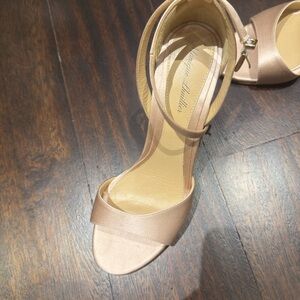Monique Lhuillier Beige Heels
